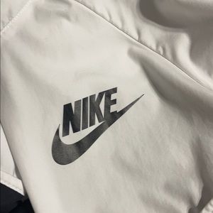 nike windbreaker